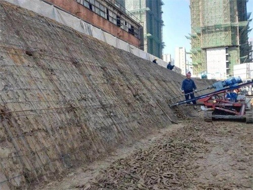 青山湖建筑边坡支护