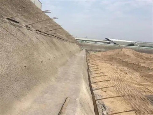 青山湖河道边坡加固